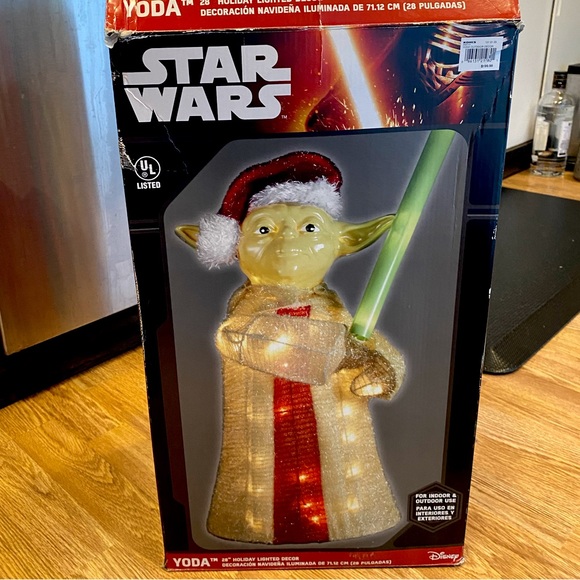 28” Star Wars Yoda Lighted Tinsel Lawn Decor - Picture 1 of 9
